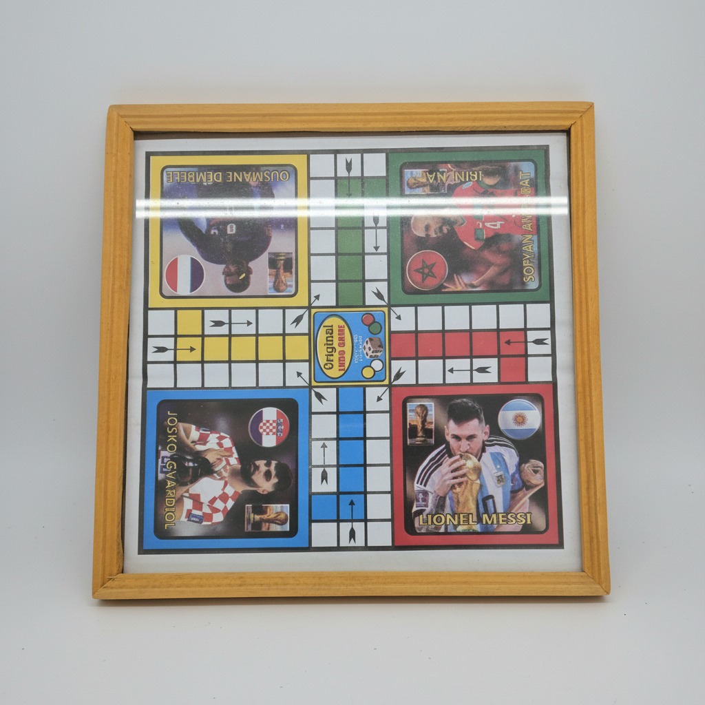 A square wooden-framed board game featuring soccer player cards. The game board has colored squares in white, yellow, green, blue, and red, with player paths and a central 'Original' token area.